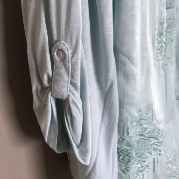 Beautiful top - Picture 4 of 6